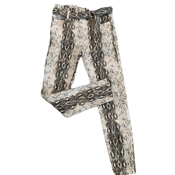 Akira Women’s Snake Print Belted Long Pants Size 5 - Picture 4 of 16